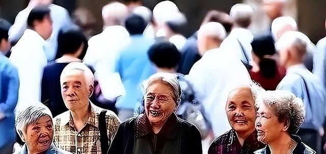 我国将迎来人口死亡高峰？23年1110万去世、24年1093万，去年呢？
一张人