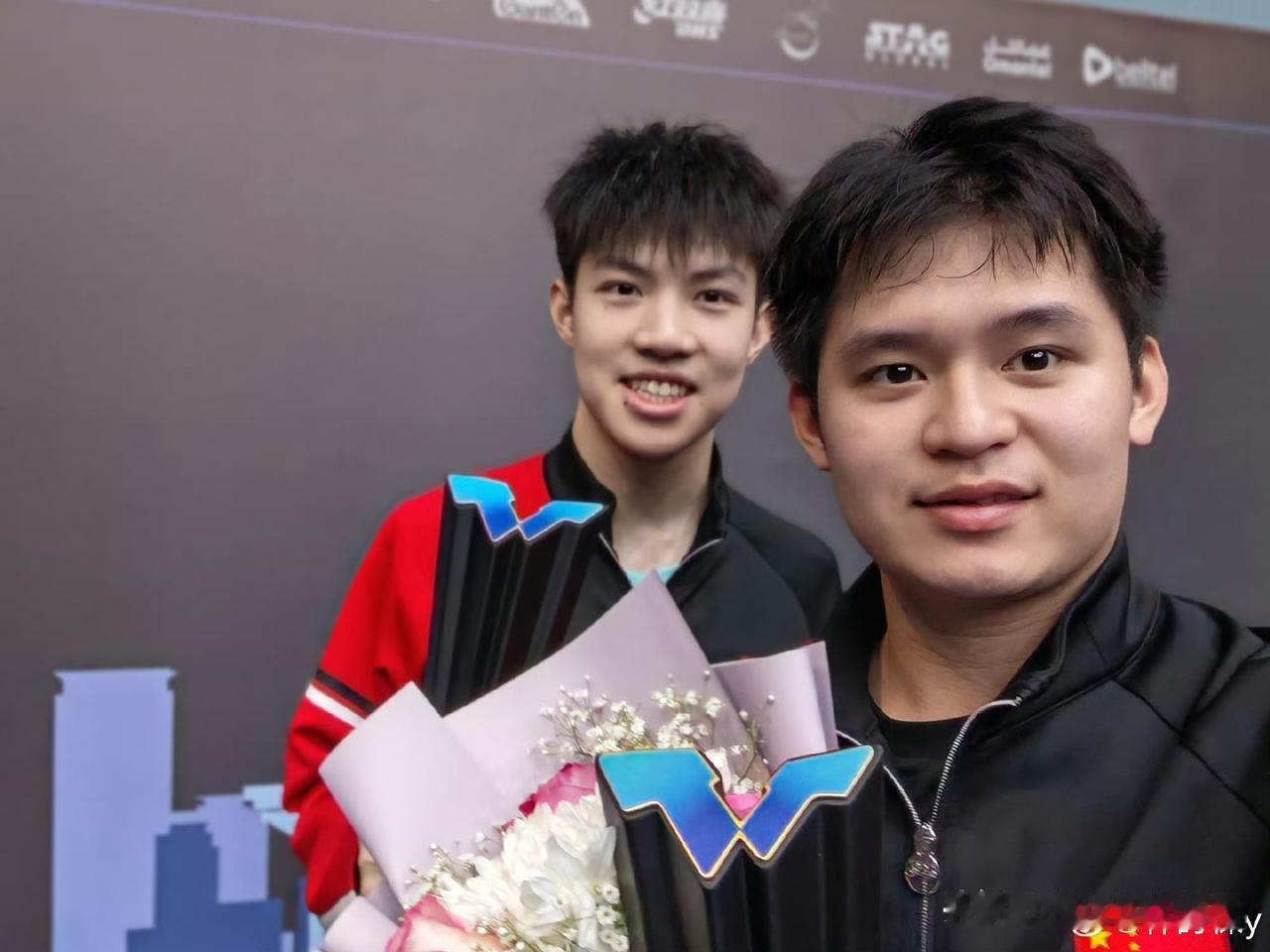 林诗栋深夜晒“破碎时钟”惹心疼：赢了捧，输了踩，谁看见他的伤？

林诗栋深夜发文