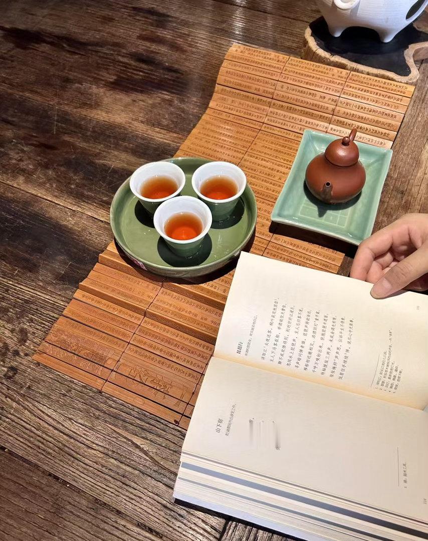 品茶赏器交友  大暑至，万物荣。品茶🍵 