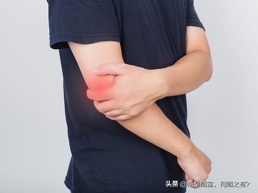 😭 悔到肠子都青了！
就因为在公交车上，右手向后扶了1个多小时行李箱，下车时胳