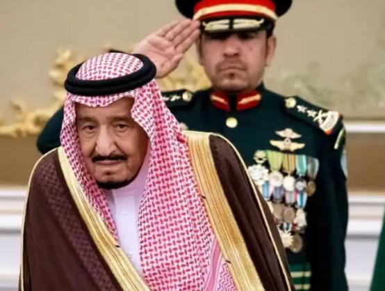 沙特第七任国王萨勒曼，以极致的权谋与奢华，在中东政坛留下浓墨重彩的一笔。身为沙特