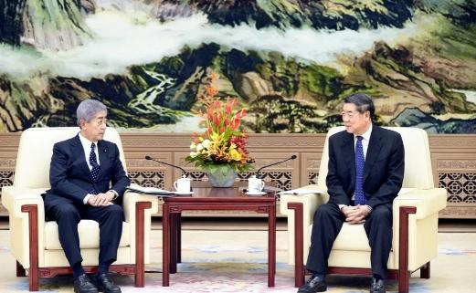 9月29号，正在北京进行访问的日本国际贸易促进协会会长、前外相岩屋毅，同何副总理