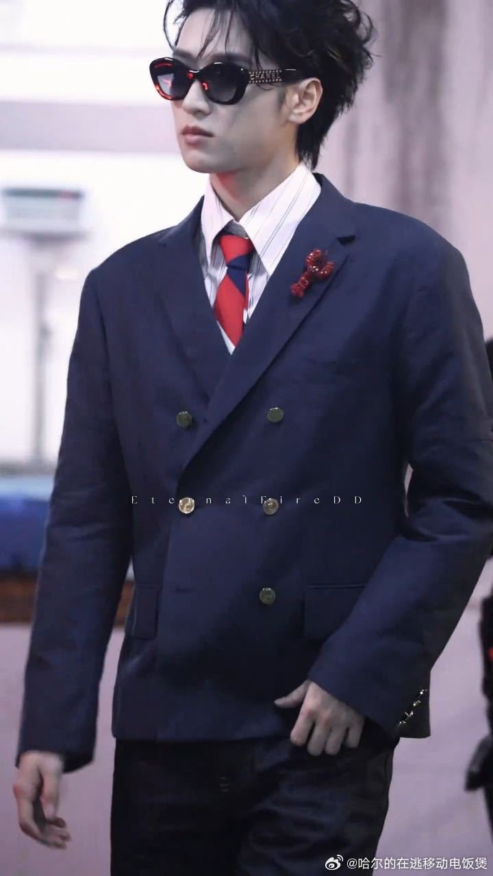严浩翔是你们教会我爱严浩翔写给粉丝的歌词 改编版《颜如玉》唱的是粉丝啊，那句“是