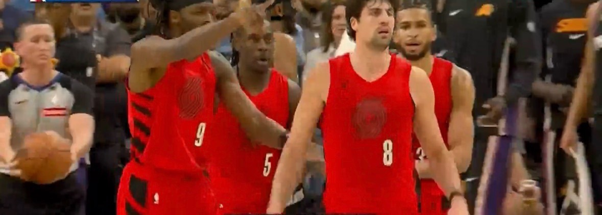 阿夫迪亚今天41+7+12，帮助开拓者战胜太阳！最后几个球真的硬，现在是开拓者的