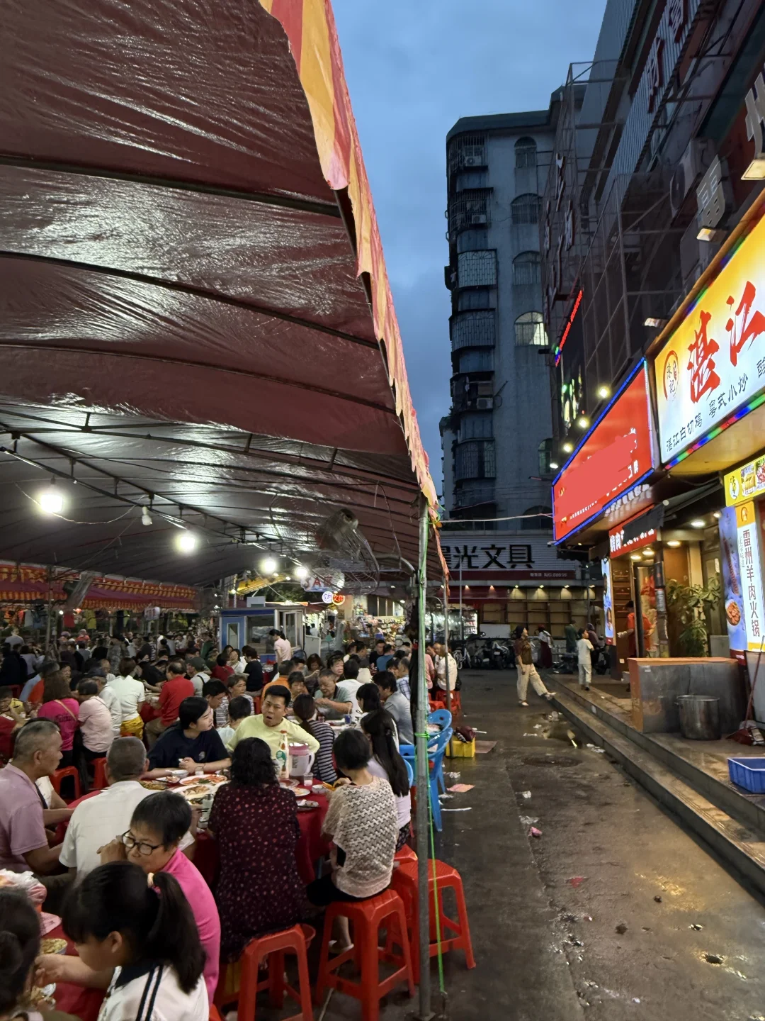 感觉是海珠巷子里zui旺的大排档