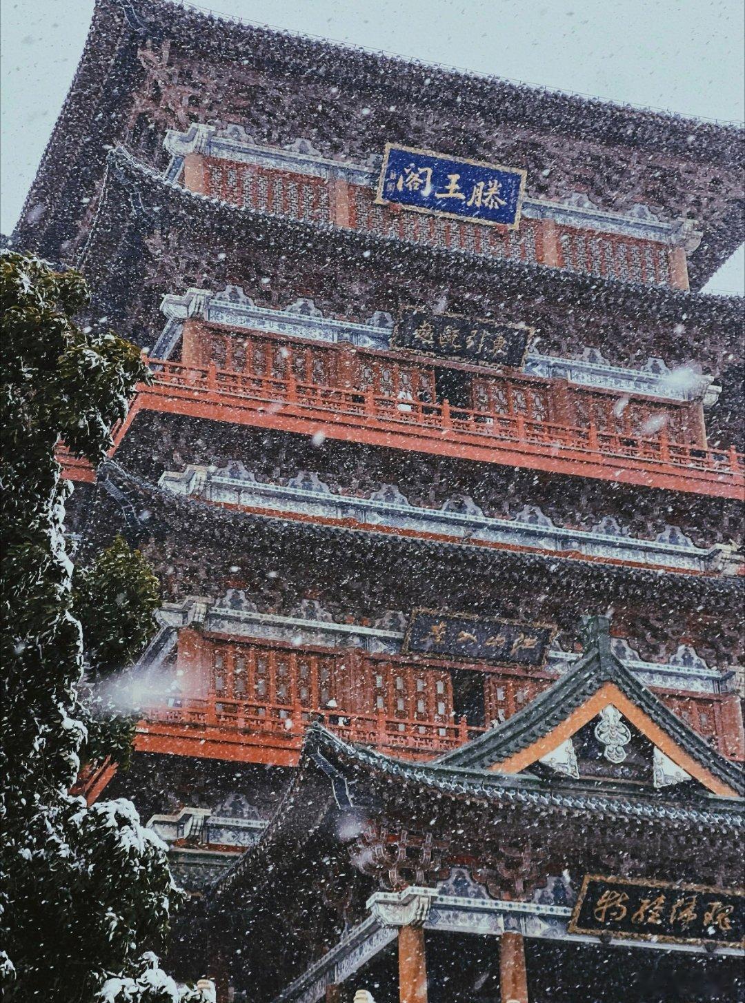 撰写在滕王阁里怅然轻落笔 就当我为遇见你应下了轻语 ​​​
