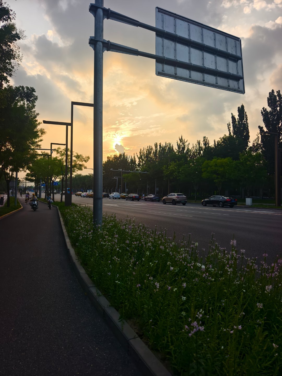 六点半下班狂奔到家里拿行李再狂奔到高铁站出去的日子也是让我过上了今天这运动量，够