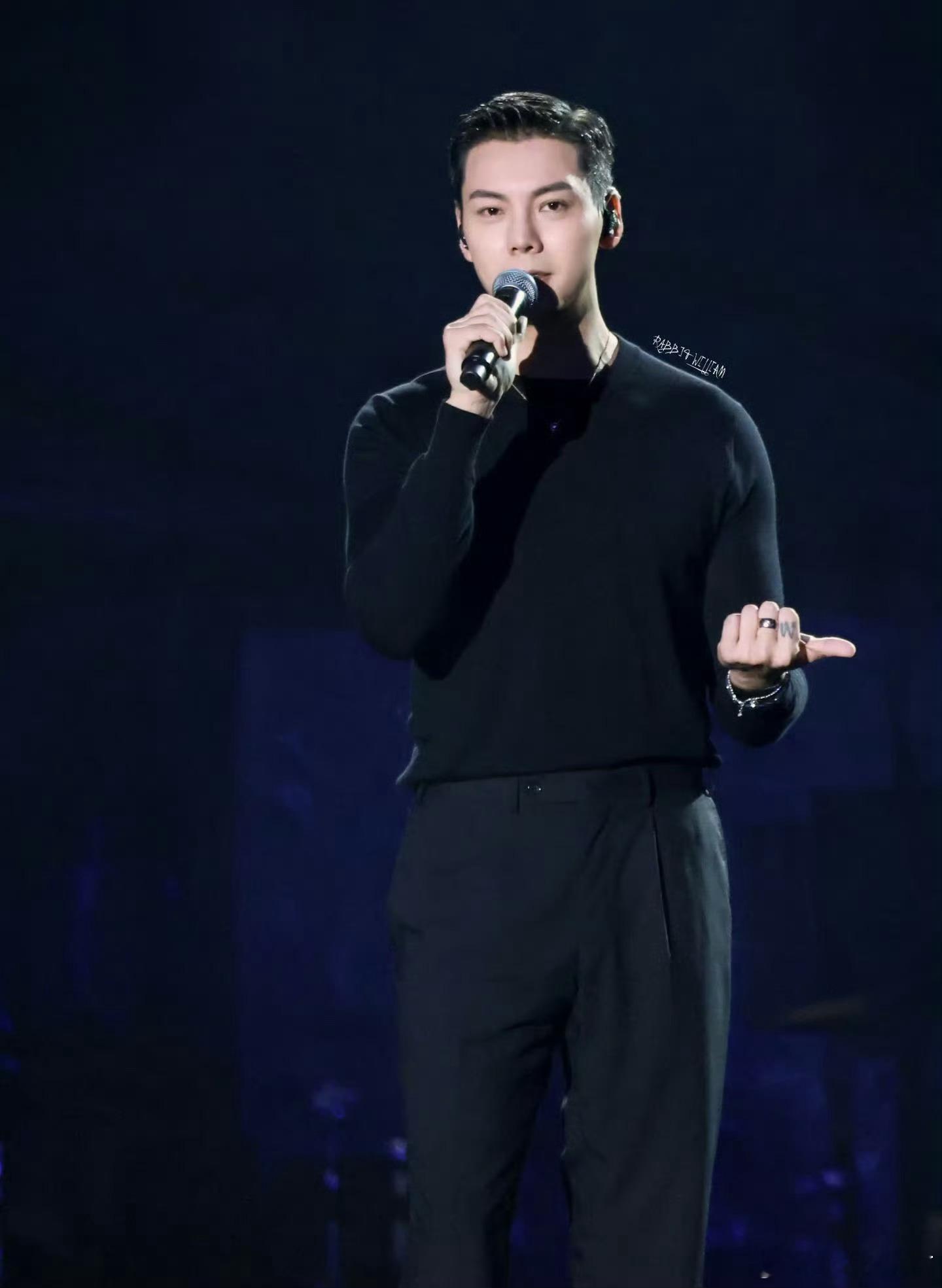 陈伟霆被粉丝催开演唱会哈哈哈哈被俺好命哥笑死了！粉丝：“哥你知道我今天来干嘛吗？