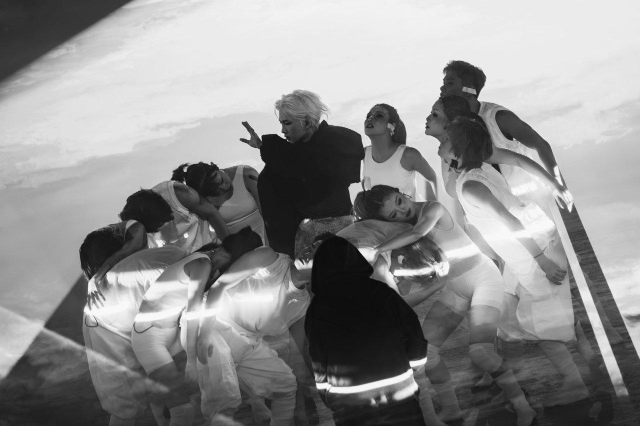 周震南粉丝提前过年了 百度网盘星动态 百度网盘星动态太会了！周震南演唱会舞台碎片