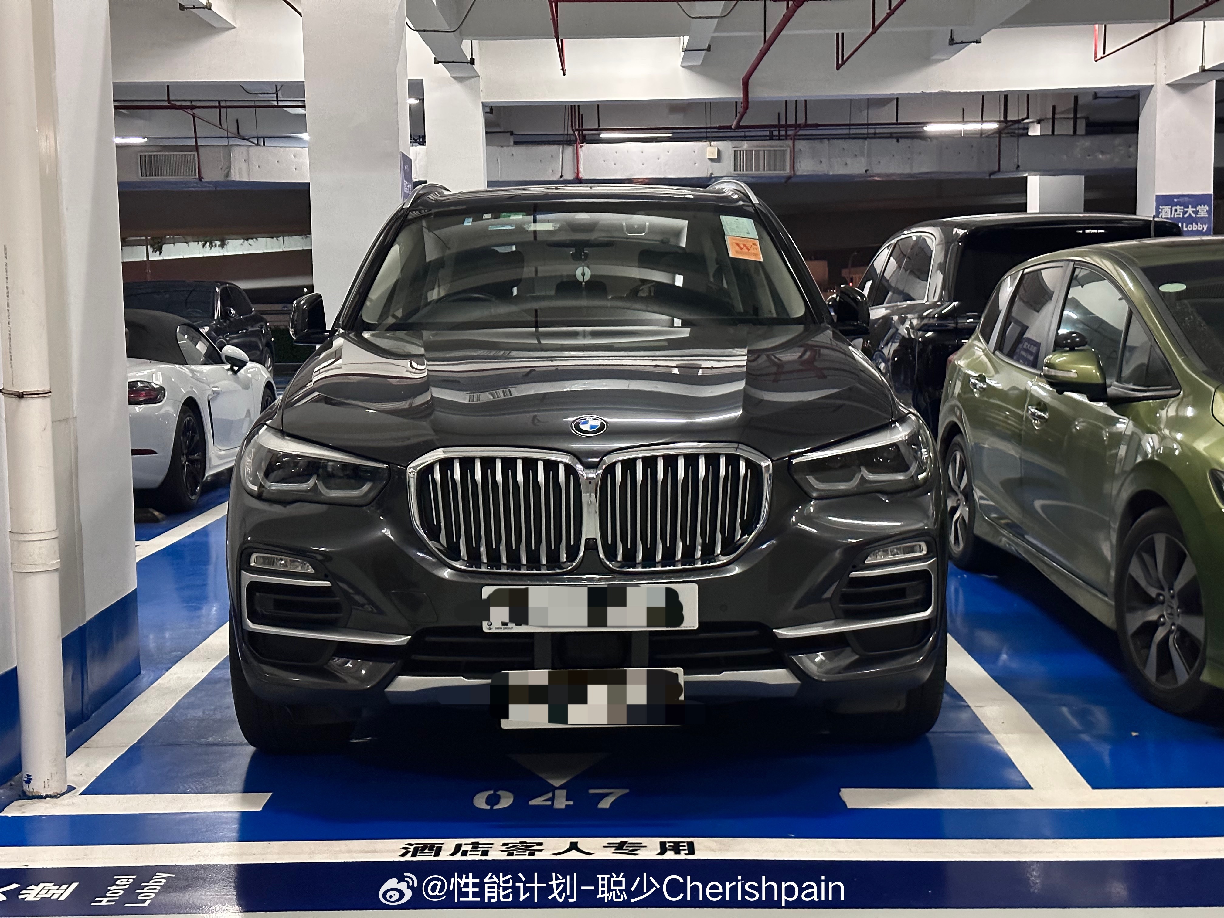 昨晚在酒店停车场见到的两地牌标轴X5感觉比起国产加长气势都不一样了，而且深圳的车