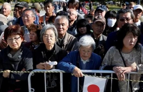 如今中日两国对峙已久，但在日本本土却是出现了一个很怪的现象，日本对于高市早苗的支