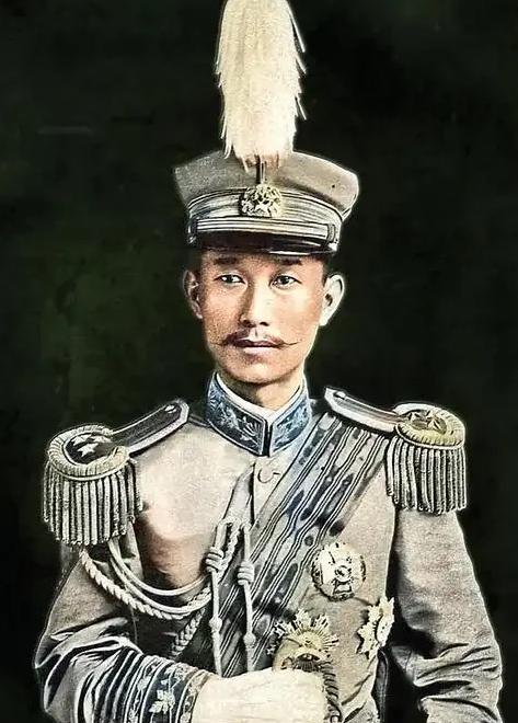 1904年，22岁的蔡锷迎娶29岁的刘长姑，怎料花轿临门，喜娘誓死不嫁，蔡锷下不