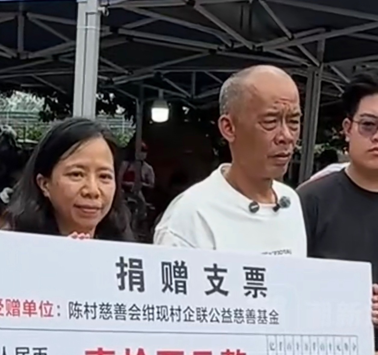谁也没想到，这位曾亏光180万、在鱼塘边抽了整夜烟的男人，没靠营销、没靠炒作，甚