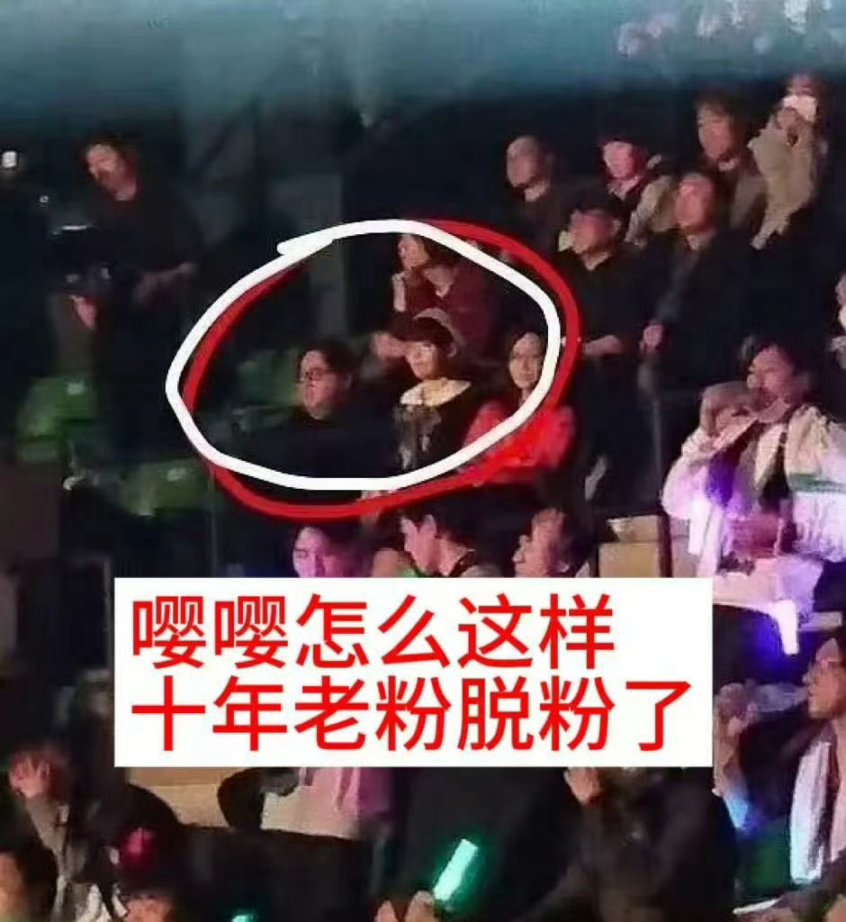 宫脇咲良 大家觉得骗粉丝说在家结果去和老板一起甜蜜逛街的有礼貌吗？ 