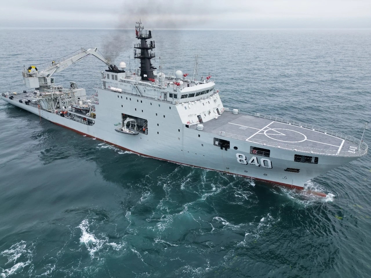 新型打捞救生船明镜湖船好图这个角度不错 烽火问鼎计划中国海军