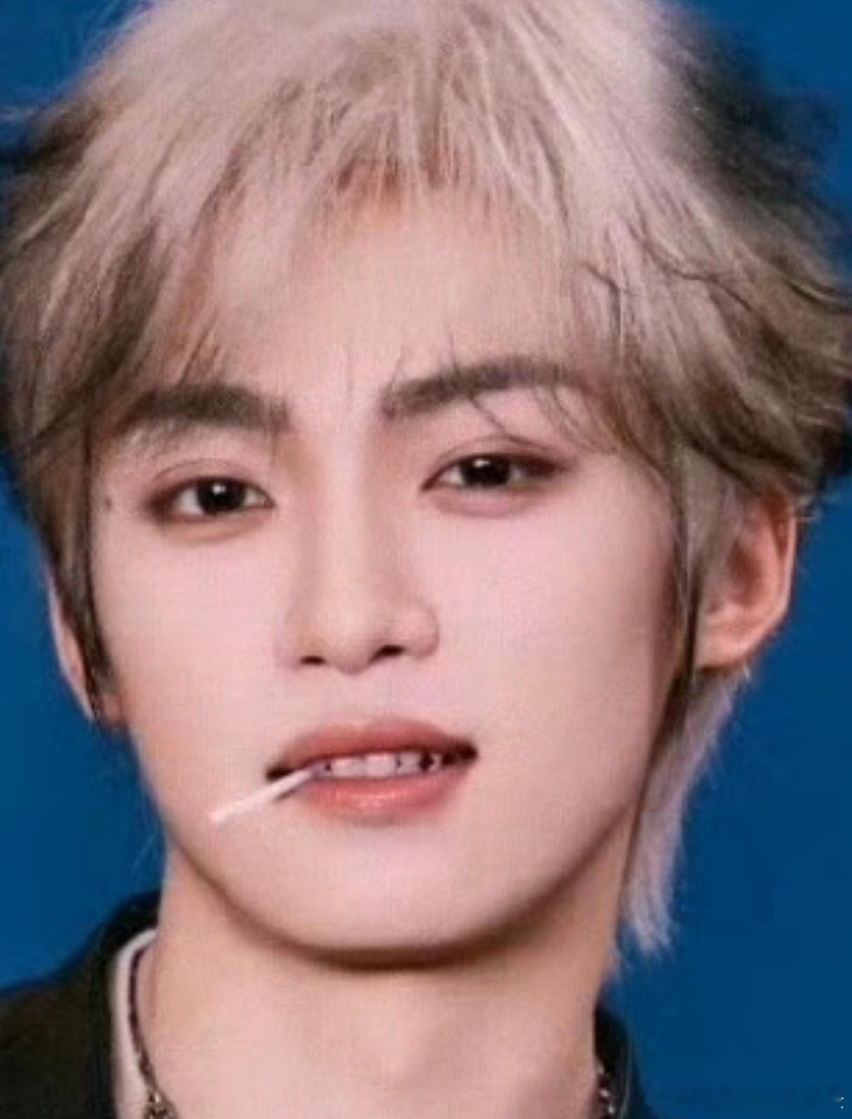 居然是他们hyh发的图这牙齿代牙膏牙线牙刷都只会让人避雷品牌吧？ 