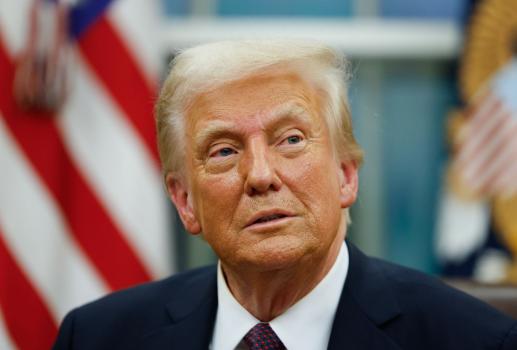 当地时间2月28日，特朗普发文说：“美利坚合众国绝不允许激进左翼、觉醒意识形态的