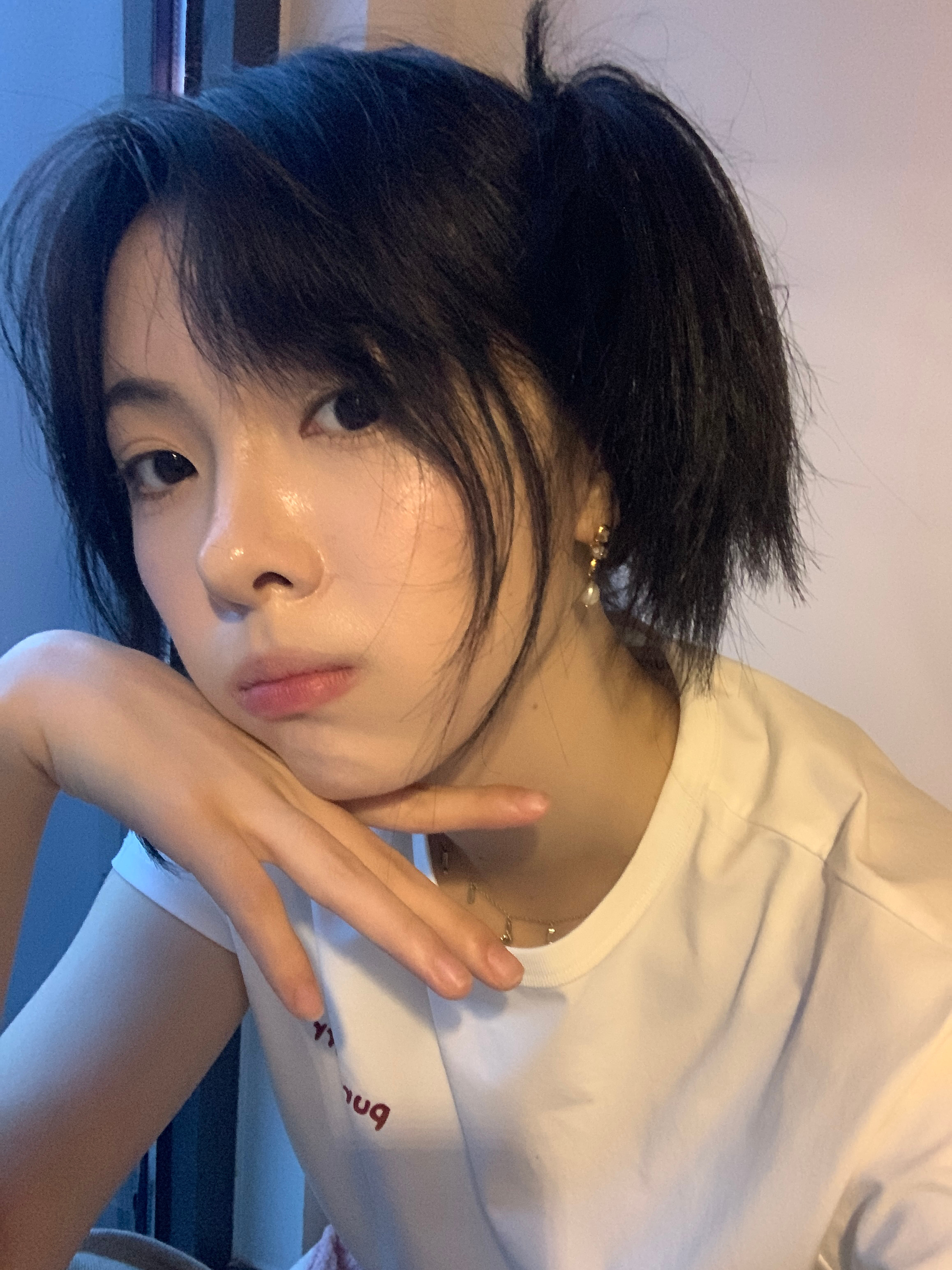 今天觉得自己化妆化得很牛逼所以拍了一大堆的照片 