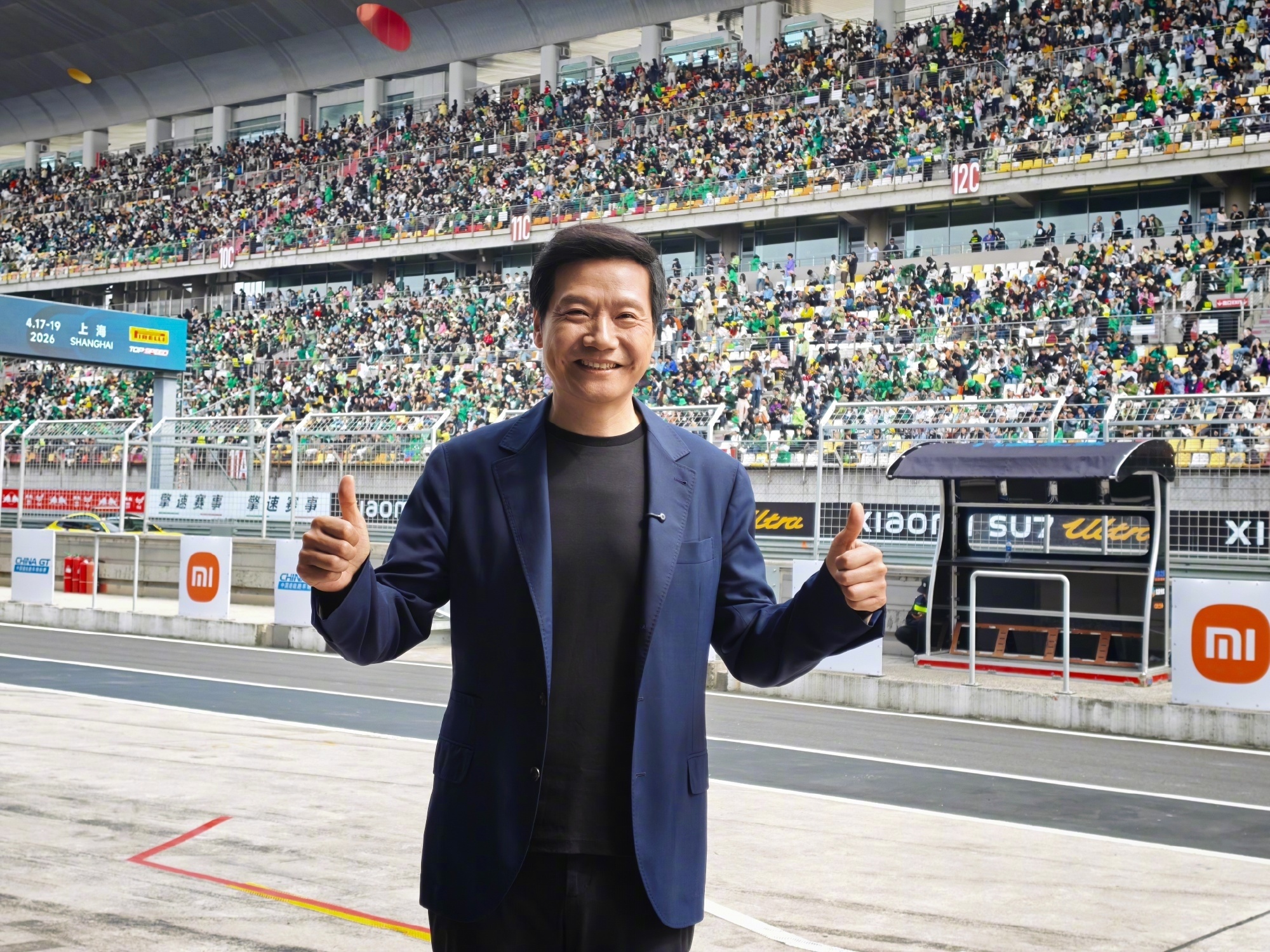 雷总真的太拼了，前两天刚进行了1265公里的长途直播，之后又是有去到店面，在今天