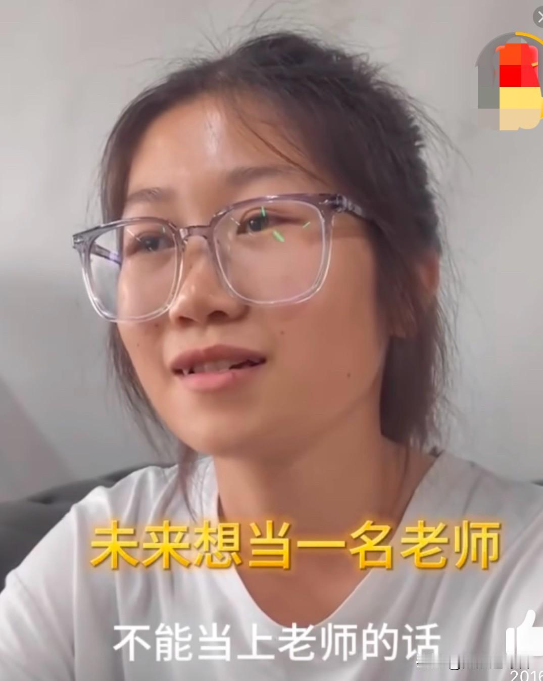 广西女孩刘燕于高考结束后以扁担挑着行李返家，她在网络走红之后，便有人假冒“扁担女
