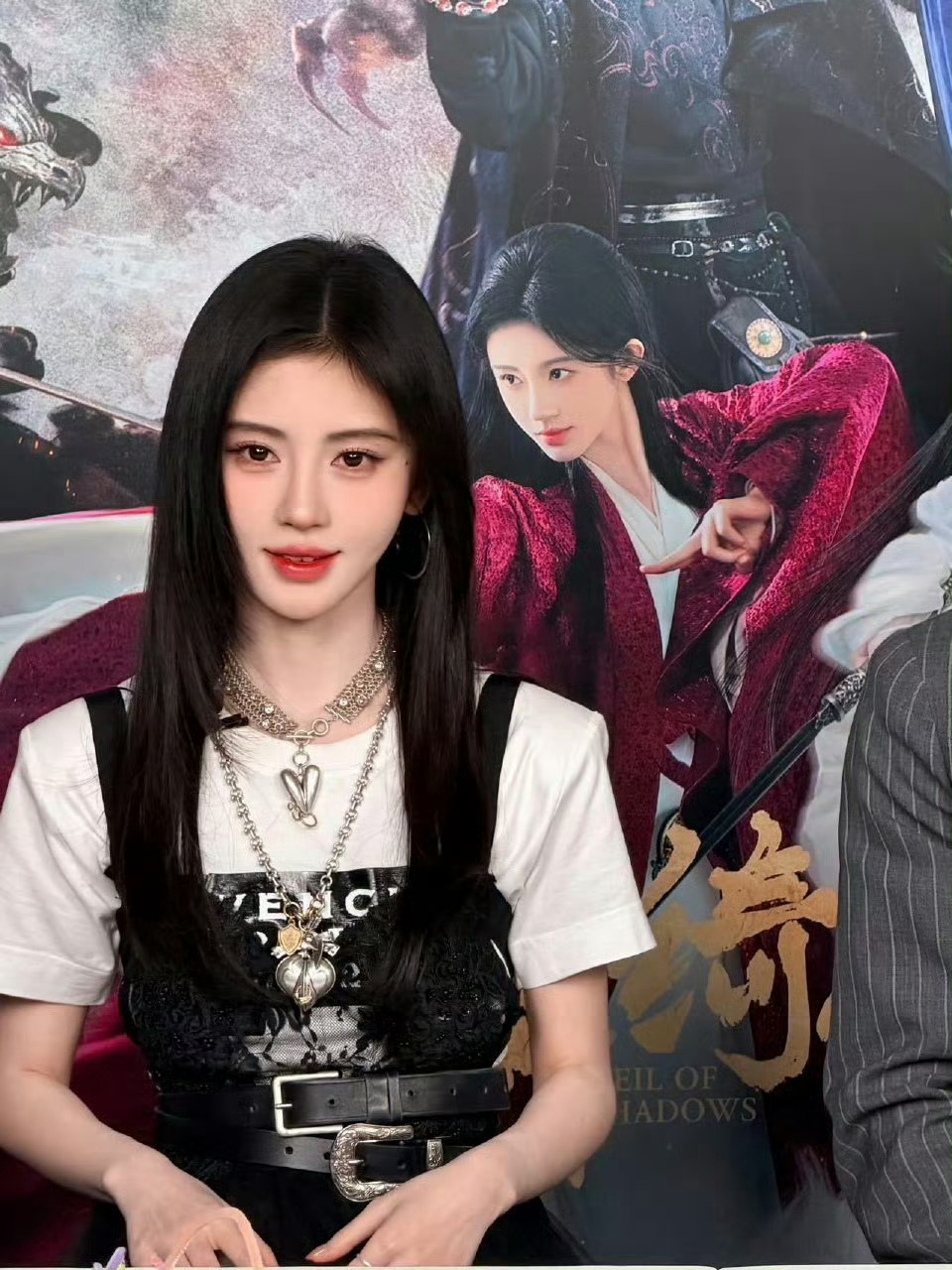 月鳞绮纪全员傀儡舞手势舞月鳞绮纪线下完颜天团来了 月鳞绮纪线下完颜天团来了，月鳞