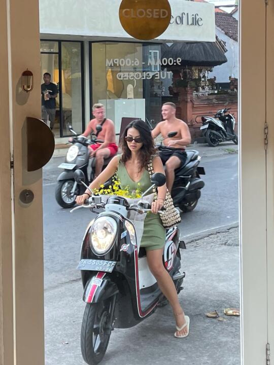 重生之我在巴厘岛跑摩的
