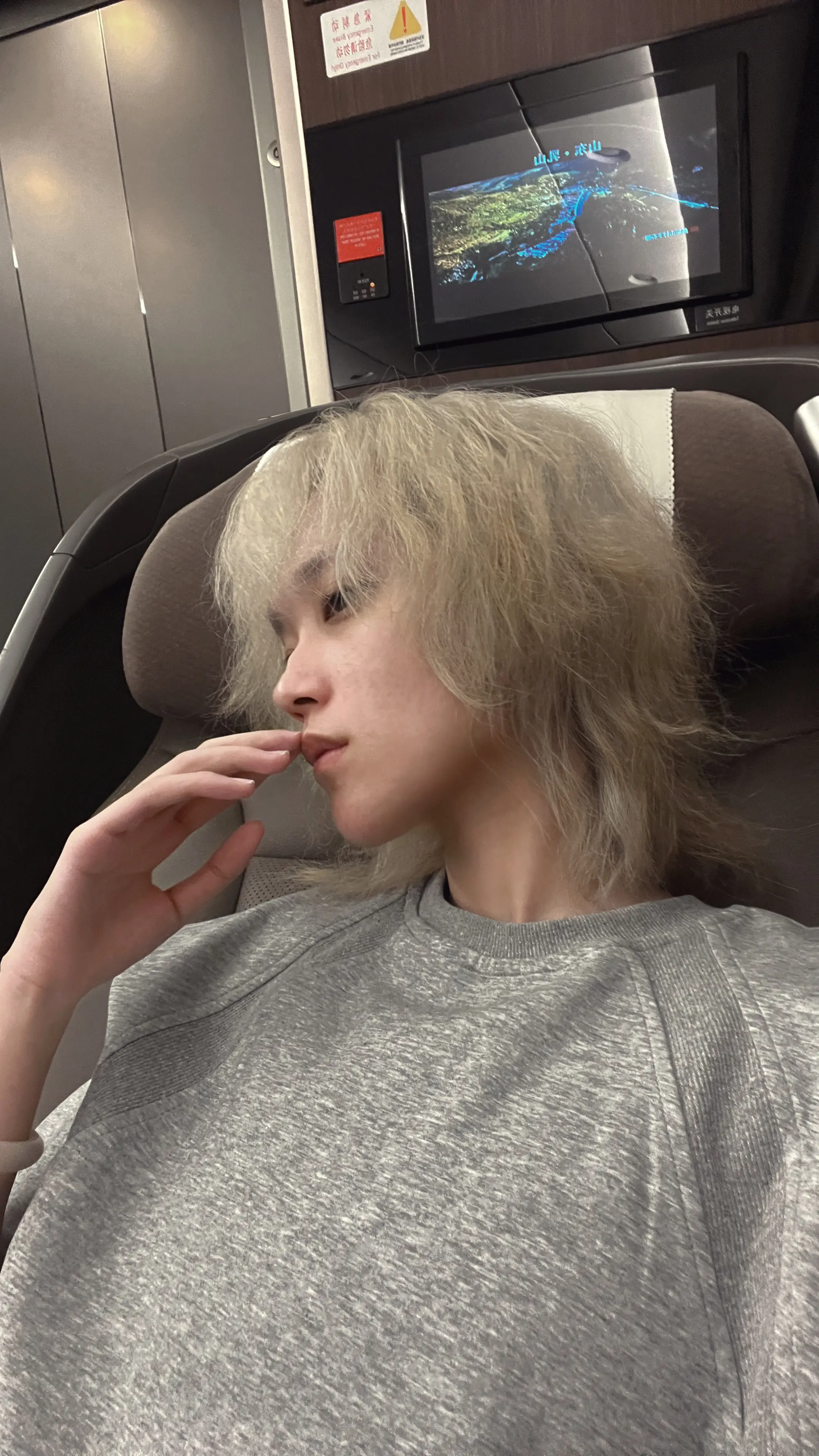 以后你湿湿的头发和眼角都由我来擦吧。好不好