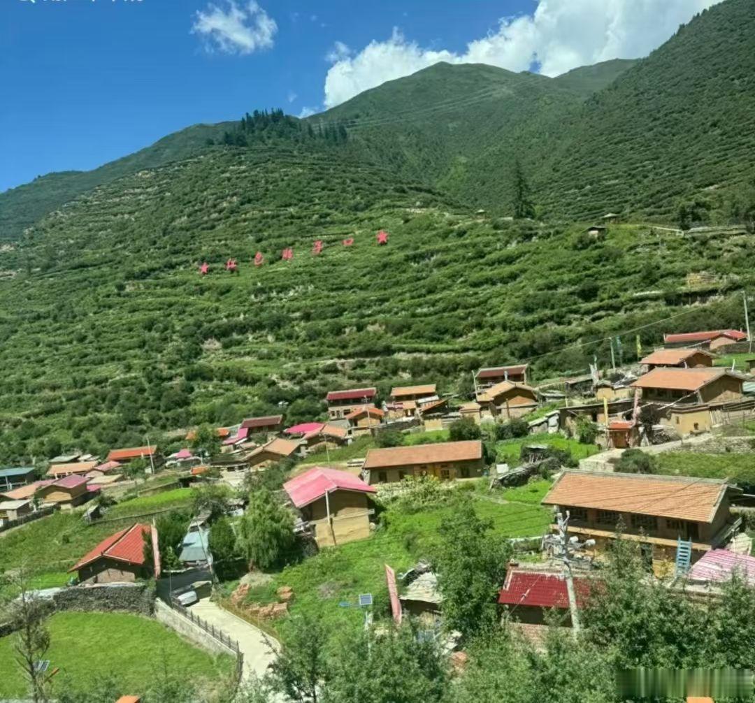 认知 新G坡，李光药。屎，L机～整个东南亚，反，华，急，先锋。 湘潭