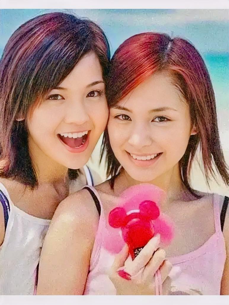 阿Sa，是真的彻底活明白了。
既然嫁给同龄男人得不了幸福，
何不试试年轻帅哥？