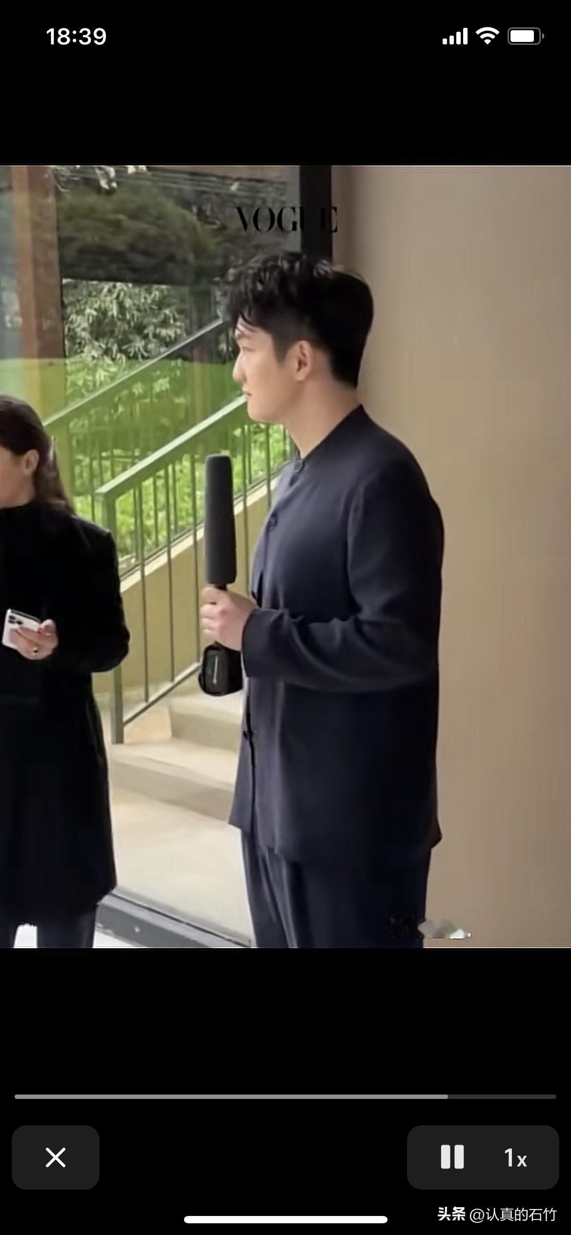 感觉奥运冠军樊振东比明星还帅，因为他们是从骨子里帅，眼神里充满了钢铁般的意志，这