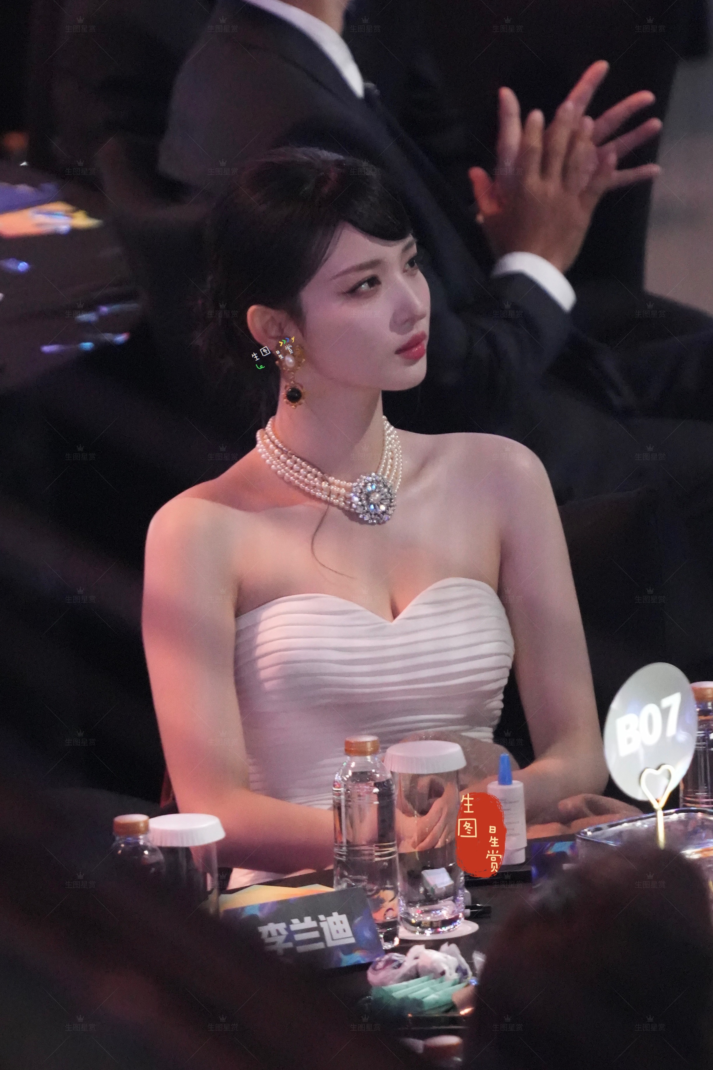 王楚然尖叫之夜内场一些美照来啦最美的Chuan🚢，生日快乐！🎂💐王楚然01