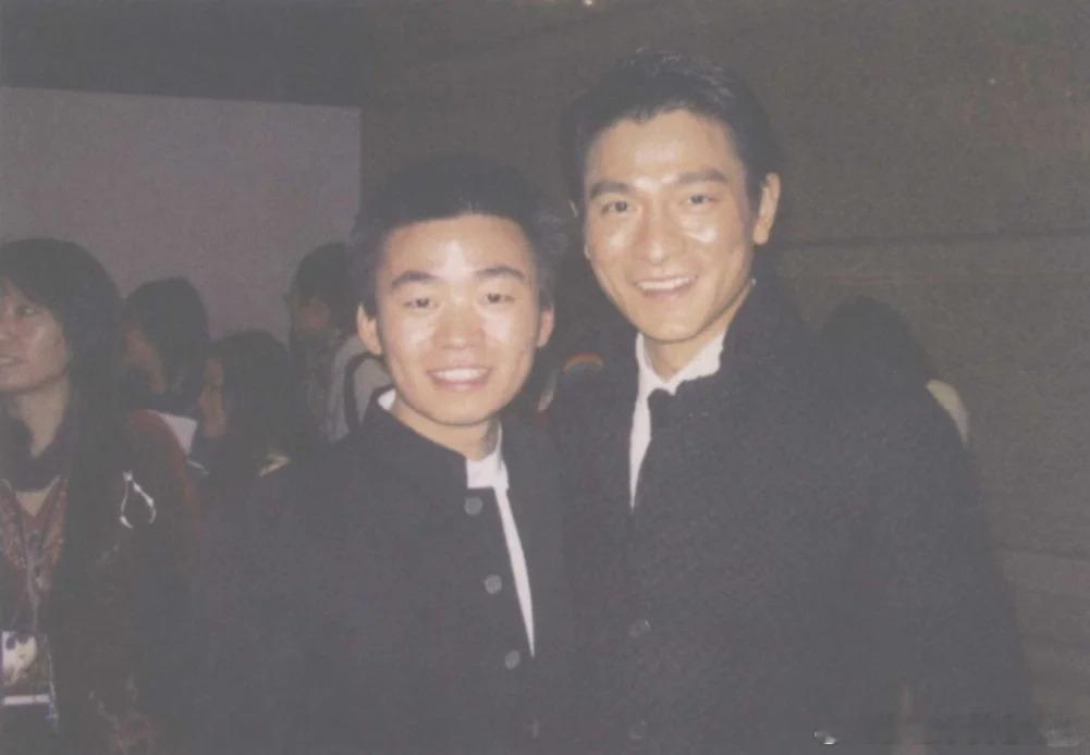 2004年电影《天下无贼》活动期间的王宝强和刘德华王宝强后来曾回忆，刚拍《天下无