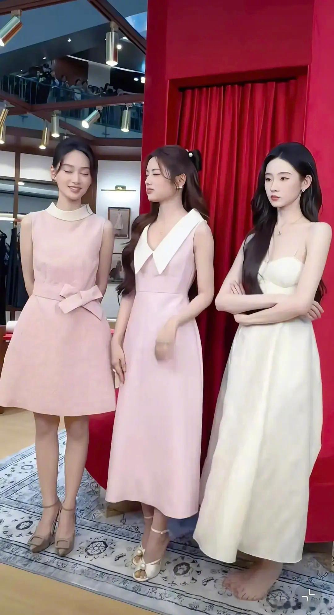 张艺凡解释合照是她自己脱的鞋 