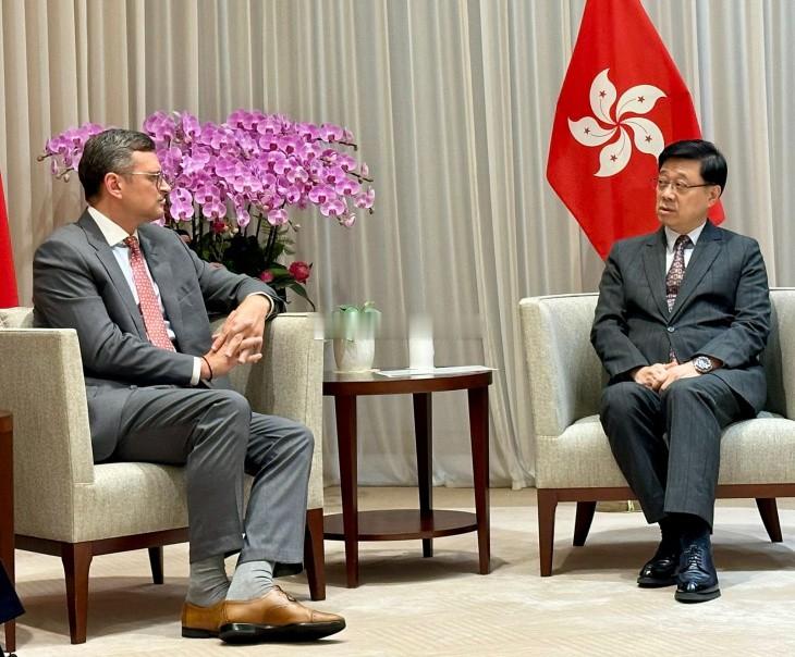 7月25日，香港特区行政长官李家超会见乌克兰外长库列巴，库列巴呼吁香港采取行动，