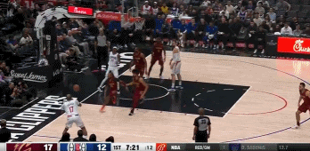 手感不错！哈登第一节4投3中拿下8分2助攻[并不简单]#快船vs骑士# ​​​