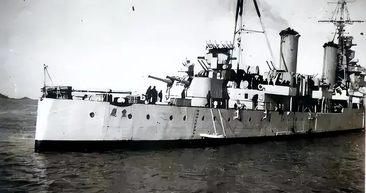 1949年“重庆号”起义，蒋介石捶胸顿足，大骂这是“海军之耻”
