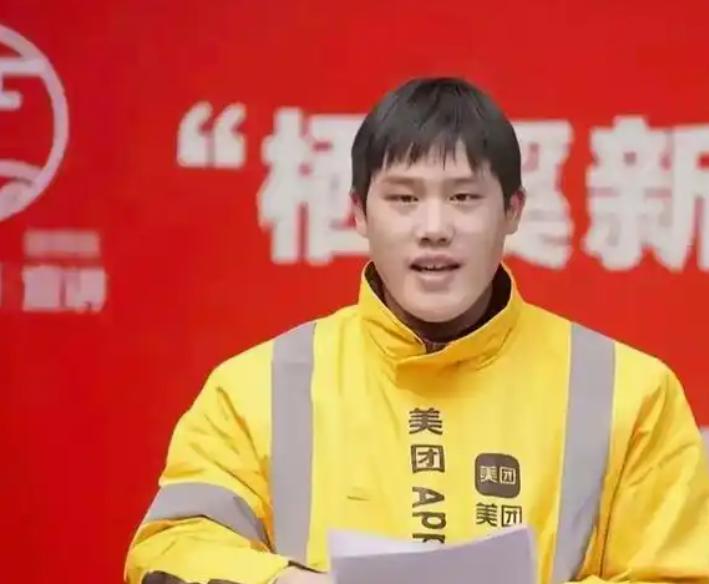 2018年，浙江杭州，21岁外卖小哥接到一订单，订单上备注：别放门外，请敲门送进