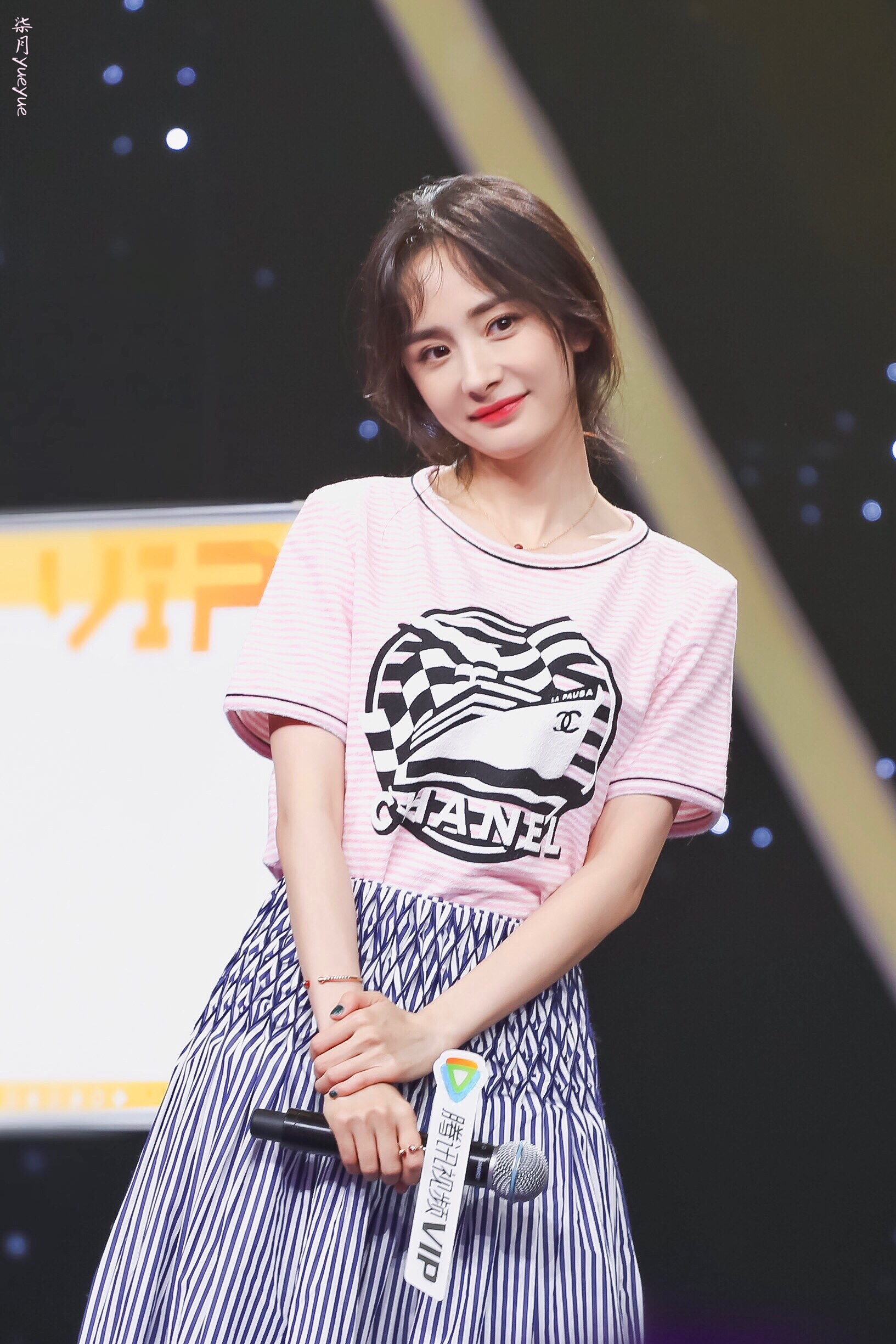 #杨幂# 好嘟吧 艾特和私信好多[跪了]开个踩楼互关81楼/192楼/410楼/