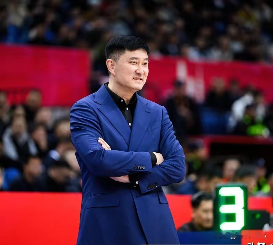 中国男篮近年来四大教练员，分别创造了最差记录。
1、杜峰：（两次亚洲杯最差成绩）