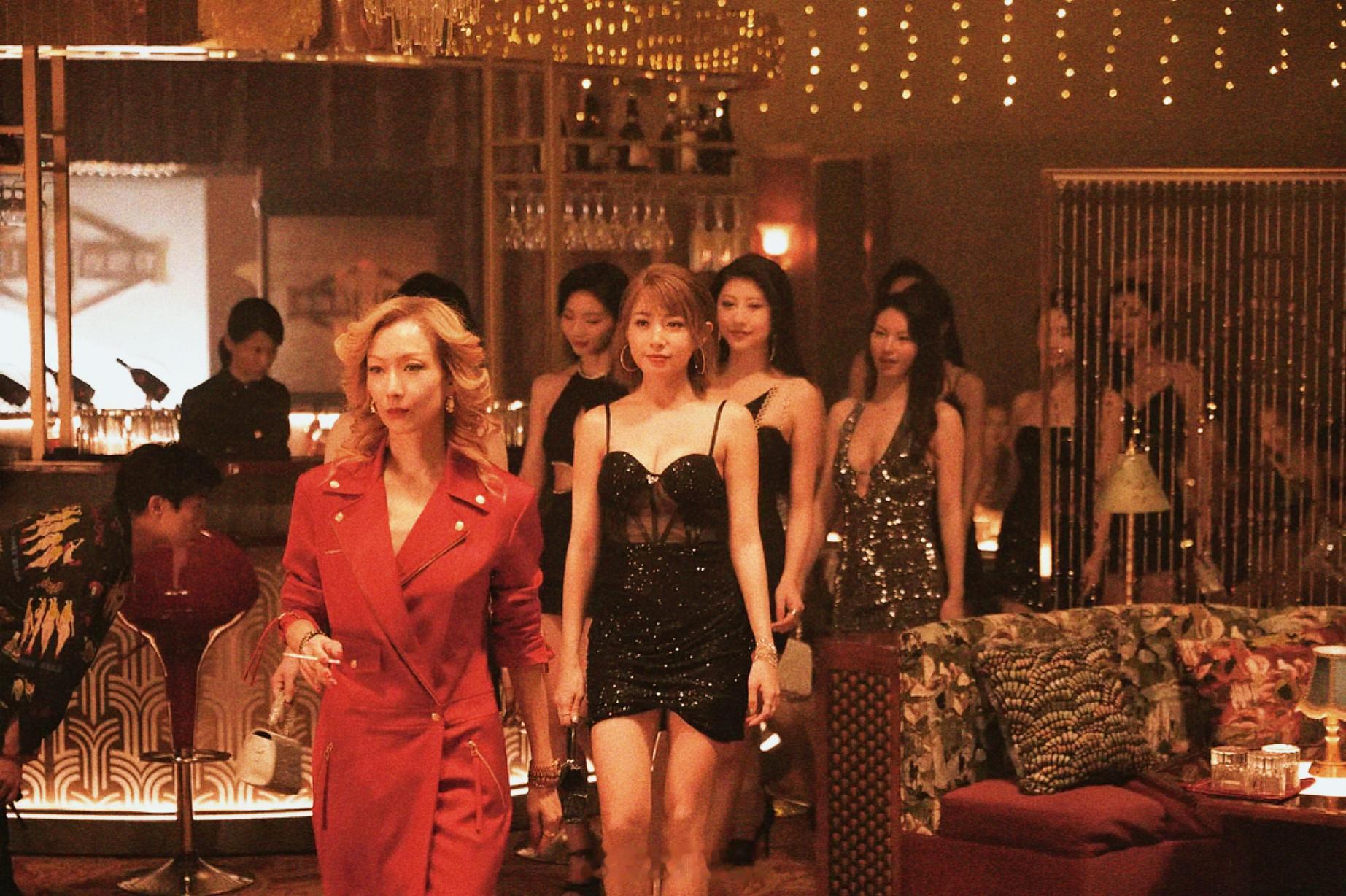 夜王（2026） 我的评分：电影夜王今日上映 城市愈夜愈凉，这里华绮温暖，灯影闪