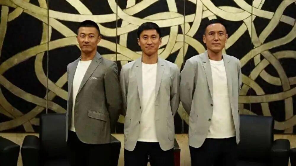 谁说中国足球在世界杯没存在感？“卡牌大师”马宁1分钟连出2张黄牌震慑全场，马宁还