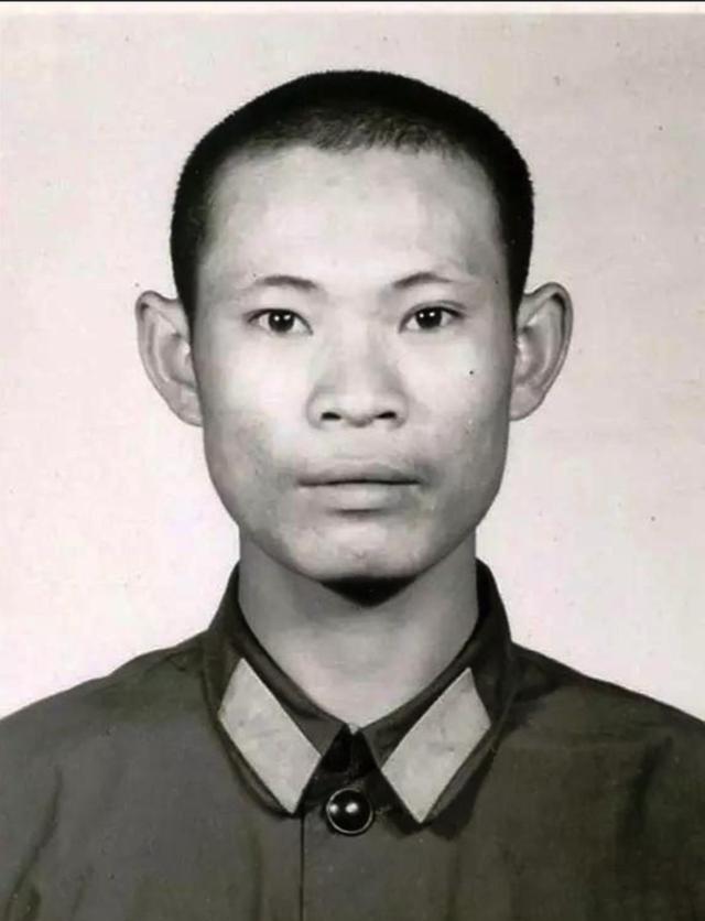 1982年，部队提拔杨国跃当班长，他死活不当。但两年后，在老山战场上，他却抢着当