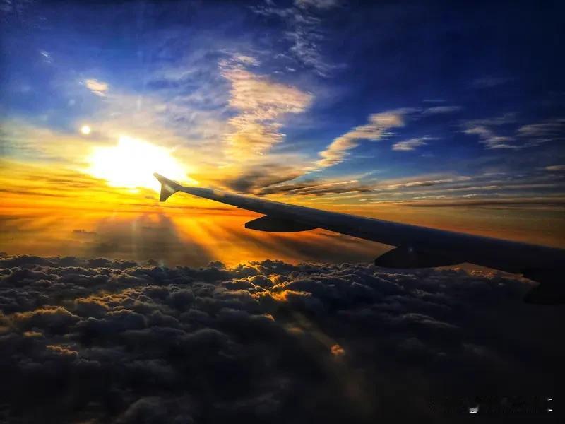 和人交往，我肯定更看重人品。人品是信任与安全感的基石，和真诚善良、守信的人相处，