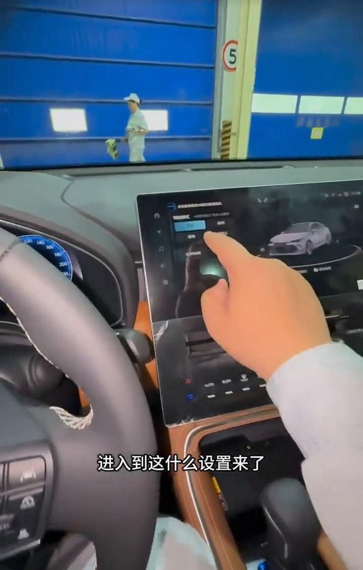 丰田汽车经济模式如何设置？
刚提的丰田车，它的驾驶模式怎么设置？其实现在很简单了