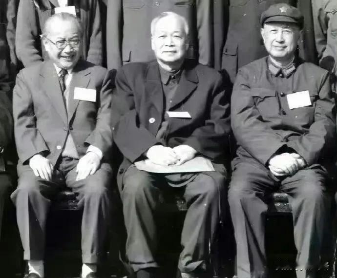 钱学森、钱三强、钱伟长，分别是中国导弹之父、中国原子弹之父、中国力学之父！
向共