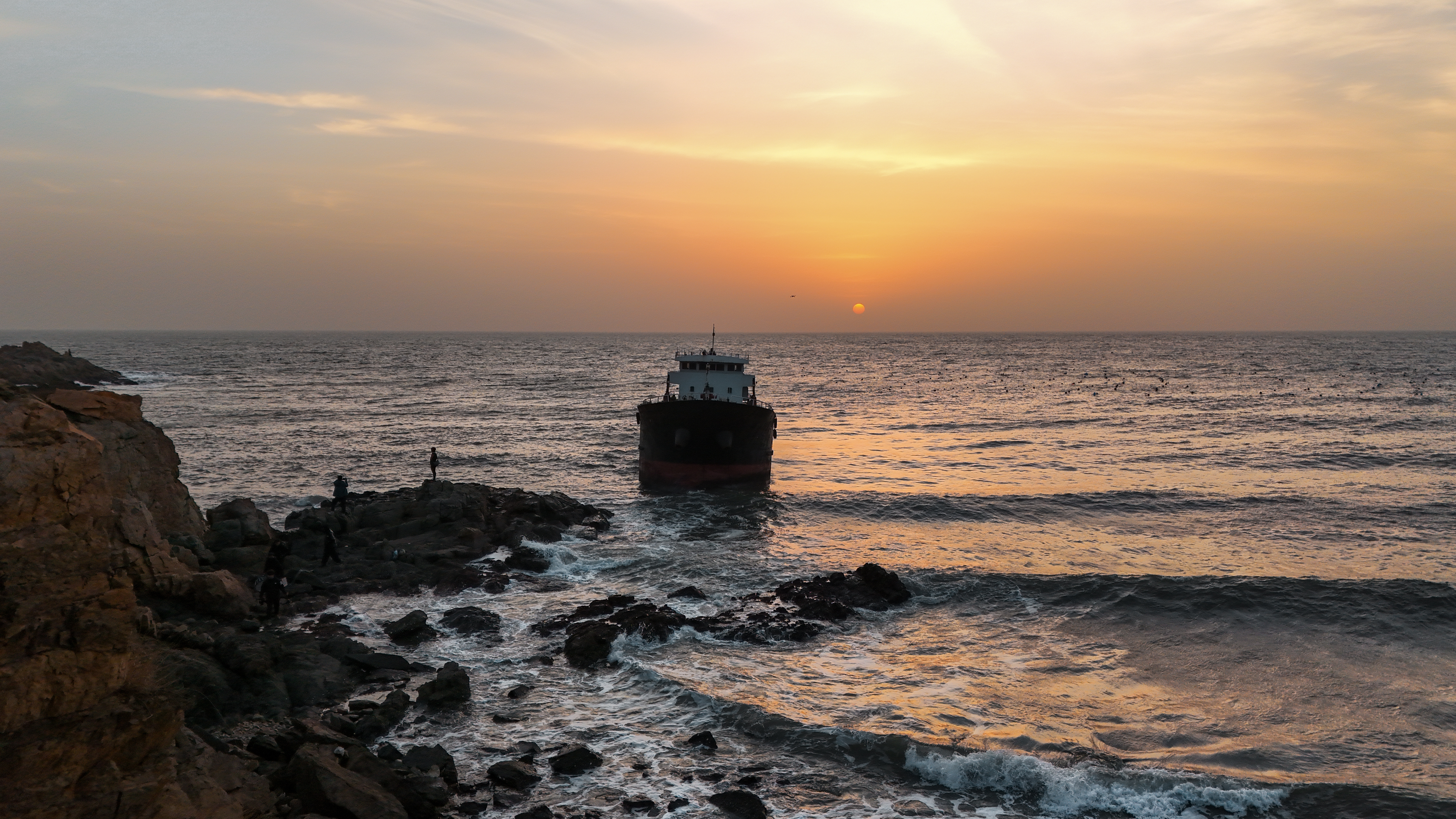 看到超轻无人机京东首发，真是又期待又开心，航拍党又有得玩了😄249克级机身能塞