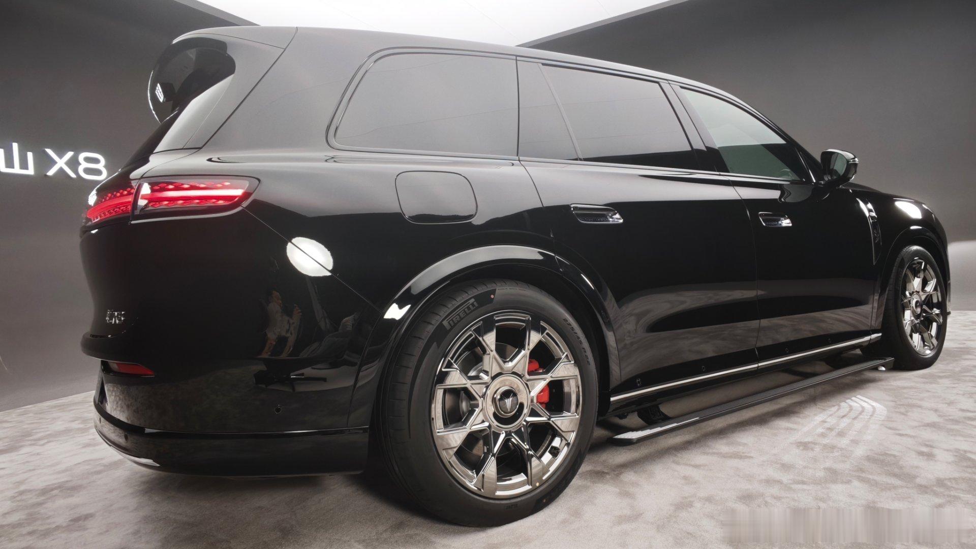 岚图X8这大钨钢电镀轮毂好帅啊！白宁的岚图泰山 买早了 