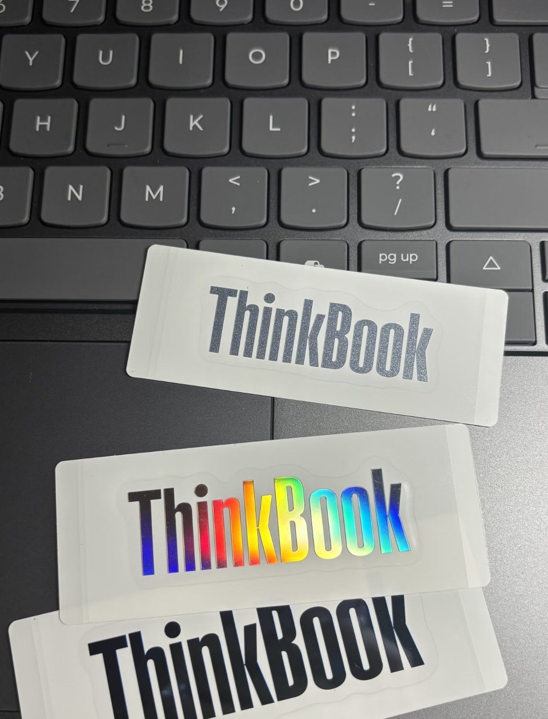 26款ThinkBook14+/16+随机赠送的ThinkBook贴纸质感太好了