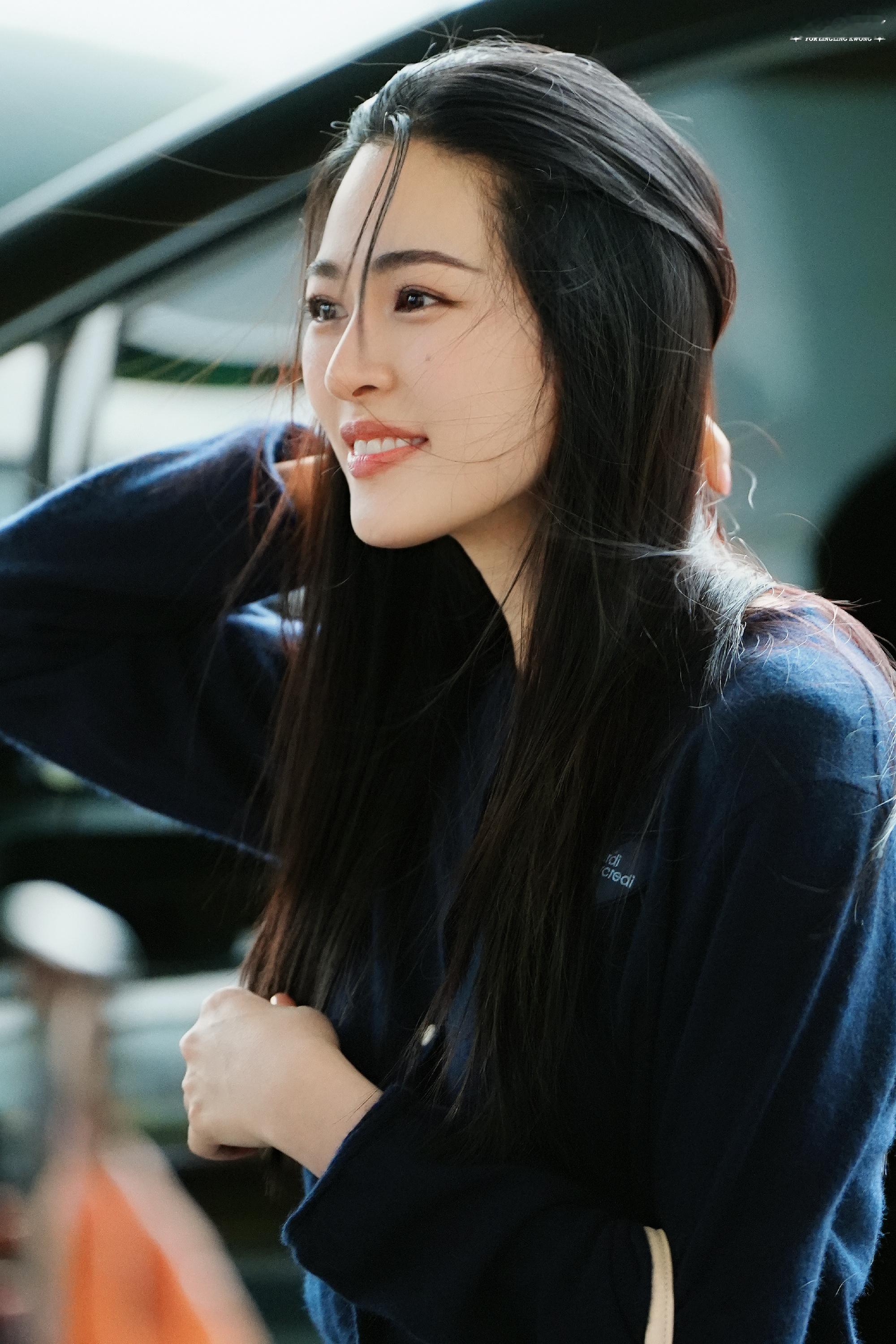 你就是那个自带光芒的宝藏女孩，越了解越觉得惊喜满满。邝玲玲 linglingkw
