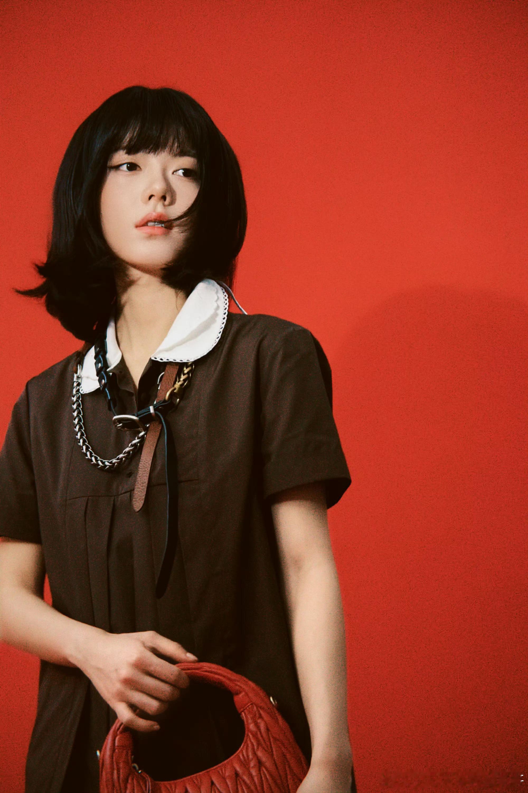 赵今麦miumiu大片，每天一个颜色主题，待遇真的挺好的 